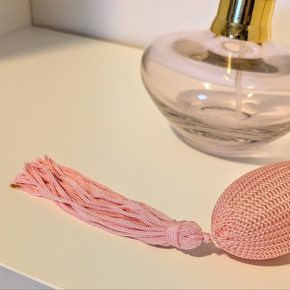 Elegant Pink Glass Perfume Atomizer with Pink Bulb - Picture 5 of 6